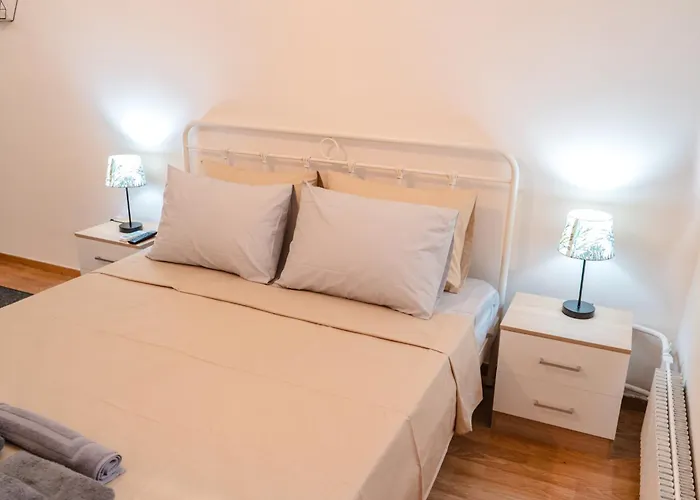 Urban Deluxe Apartments Ad