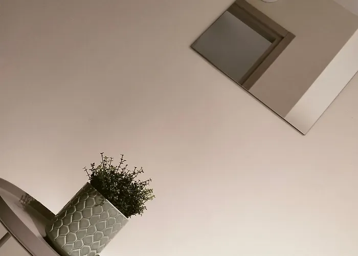 Urban Deluxe Apartments Ad